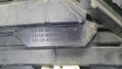 5311242200 Toyota Решітка радіатора