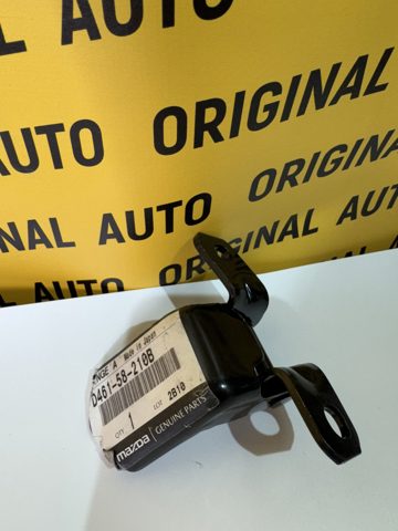 D46158210B Mazda Петля передніх дверей, лівою