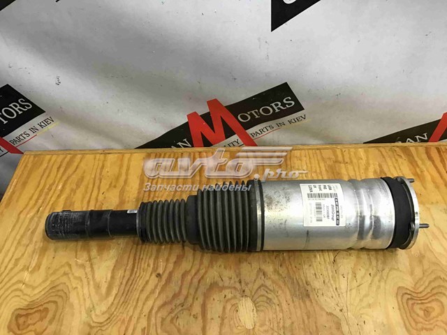 LR072441 Land Rover Ліва передня стійка