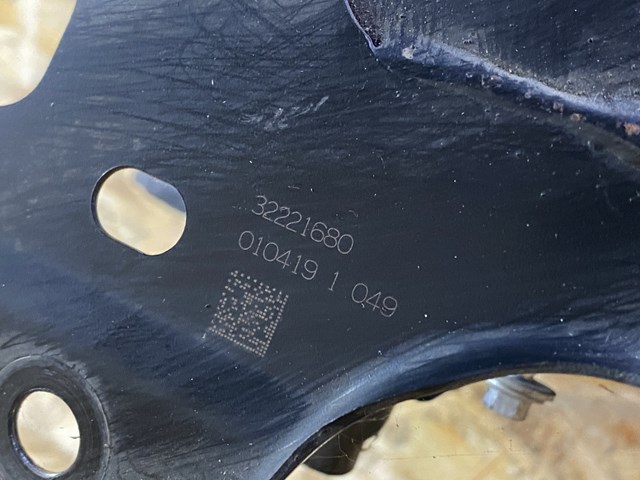 Балка задня 32221680 Volvo