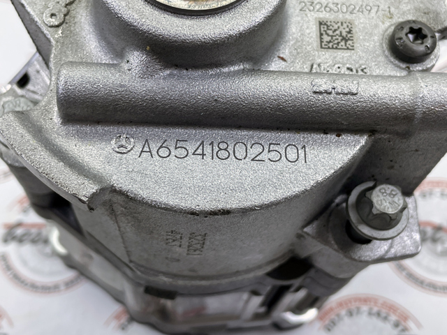 Купити A6541802501 Mercedes Насос маслозакачуючий