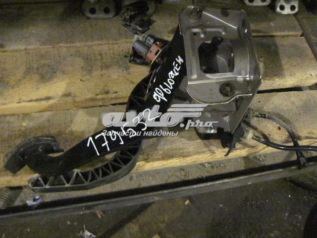 Купити 1471672 Ford Кронштейн педалей, педальний вузол