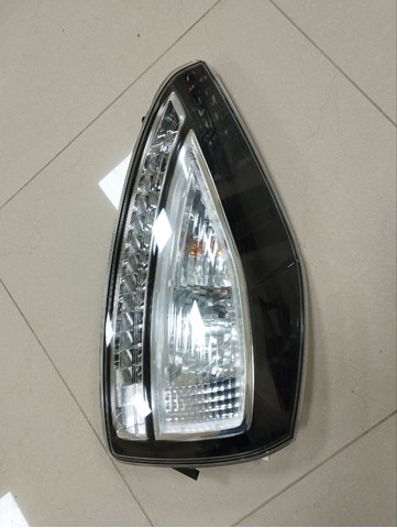  Задня права фара Mazda 5 2