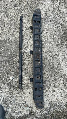 LR024295 Land Rover Балка радіатора нижня