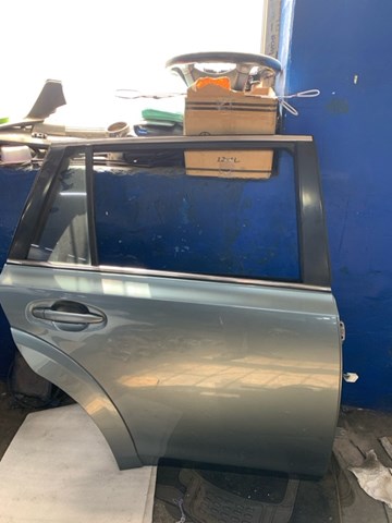 Двері задні, праві Subaru 60409AJ1009P ціна, від 101.35 USD