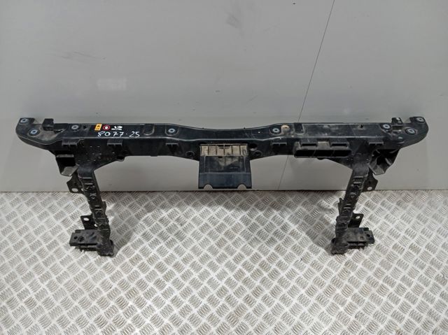 Рамка радіатора 64101AT000 Hyundai/Kia