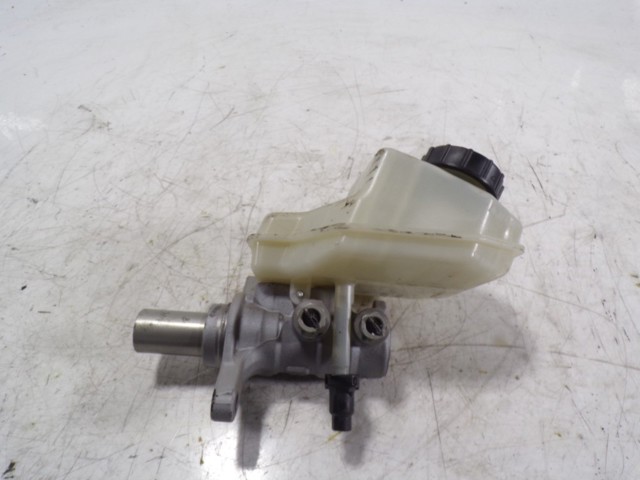 Купити LR061403 Land Rover Головний гальмівний циліндр