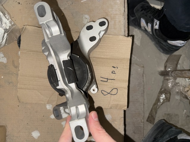 Права опора двигуна Mazda TK7839060
