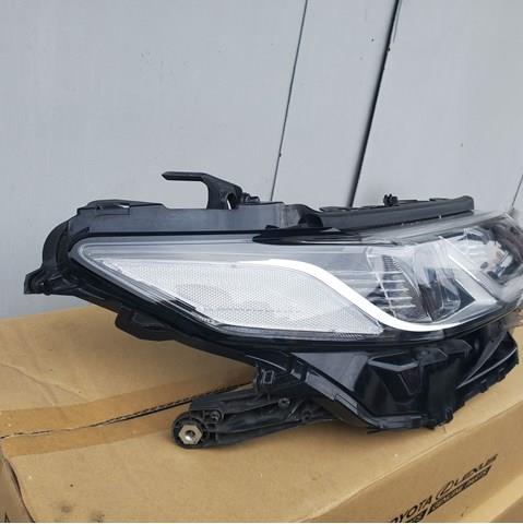 Купити 8114533D71 Toyota Права блок фара