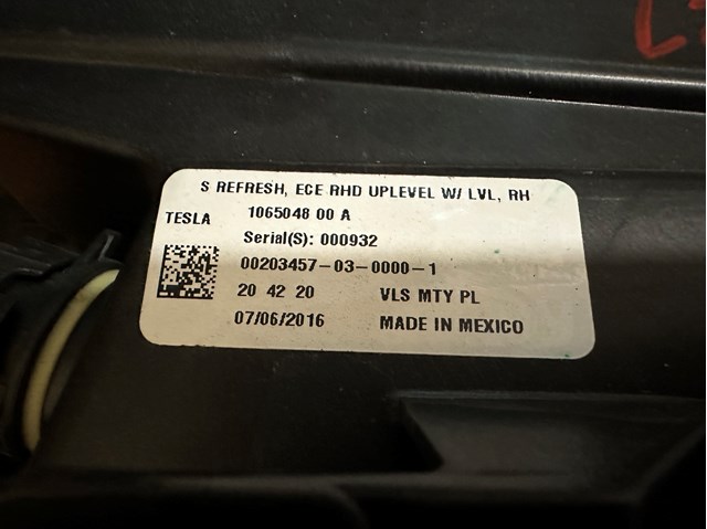 ZTS1105R Signeda Фара правая
