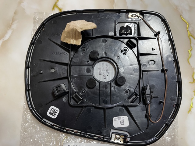 Купити 8793160G90 Toyota Дзеркальний елемент правого дзеркала заднього виду