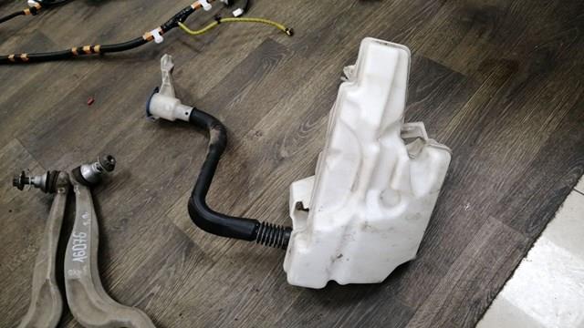 LR025760 Land Rover Бачок склоомивача