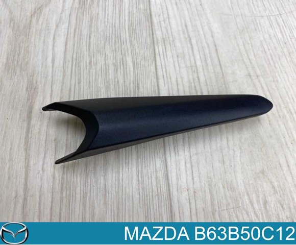 B63B50C12 Mazda Молдинг переднього бампера, правий