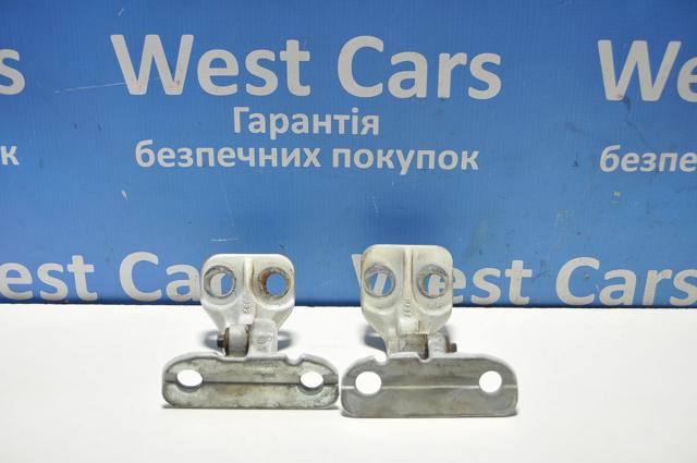 Купити LR025385 Land Rover Петля водійських дверей