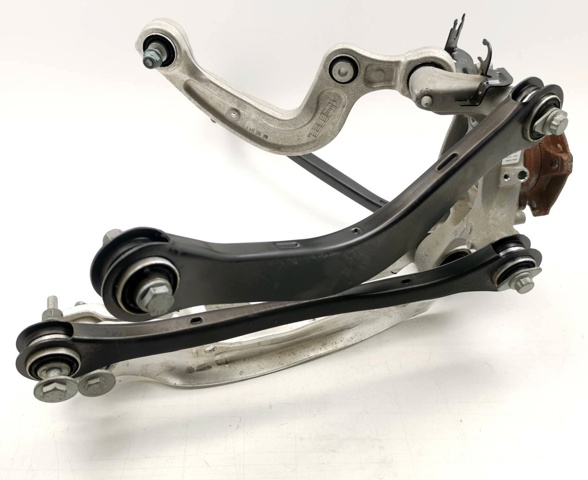 8W0505436AA VAG Цапфа поворотна права