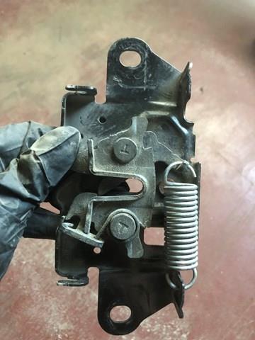 Замок капота Mazda TA0A56620 ціна, від 39.41 USD