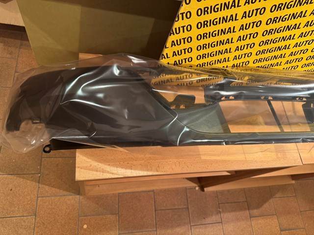Купити VA4050032 Mazda Накладка бампера переднього