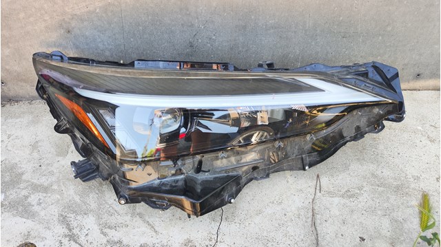 Права блок фара Toyota 81110F6010 ціна, від 733.63 USD