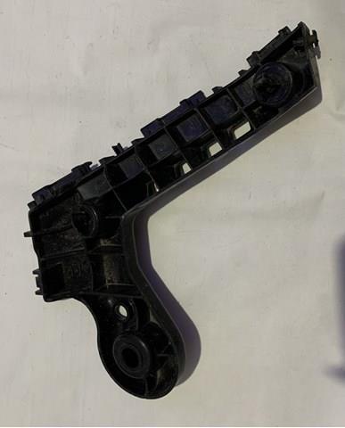 Кронштейн бампера переднього, правий FPS FP7065932 ціна, від 44.53 USD