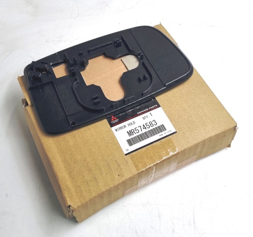 Скло дзеркала заднього виду, лівого Mitsubishi MR574583