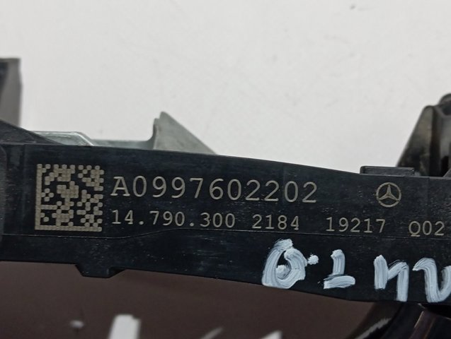 Ручка двері правою зовнішня перед/зад A09976020019040 Mercedes