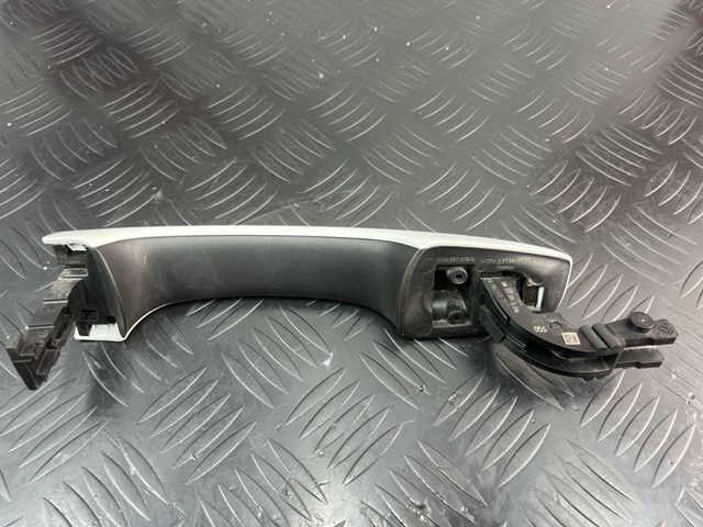 Ручка задньої двері зовнішня ліва VAG 5NN837205BGRU ціна, від 35.46 USD