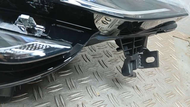 Фара правая Renault (RVI) 260106859R ціна, від 288.87 USD