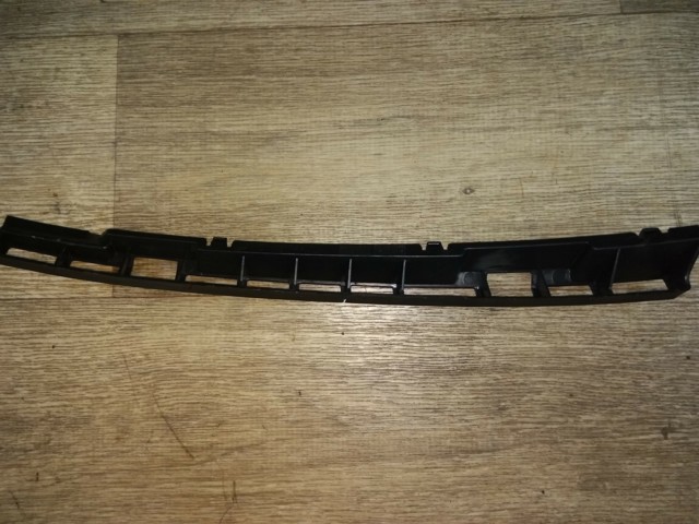 Кронштейн бампера переднього, правий PVW43085BR Signeda