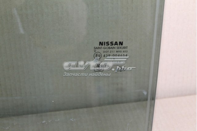  Скло задньої двері лівої Nissan Navara 
