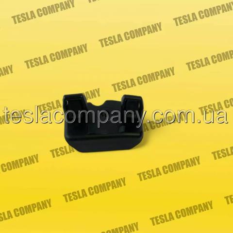 Кріплення бампера Tesla 149377200B ціна, від 3.69 USD