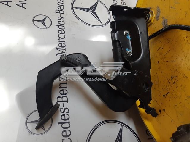 Педаль зчеплення на Mercedes Vito I 638
