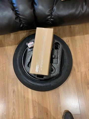 990E0STSXV010 Suzuki Докатка, аварійне запасне колесо
