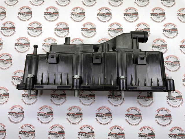 Кришка клапанів Land Rover LR073793