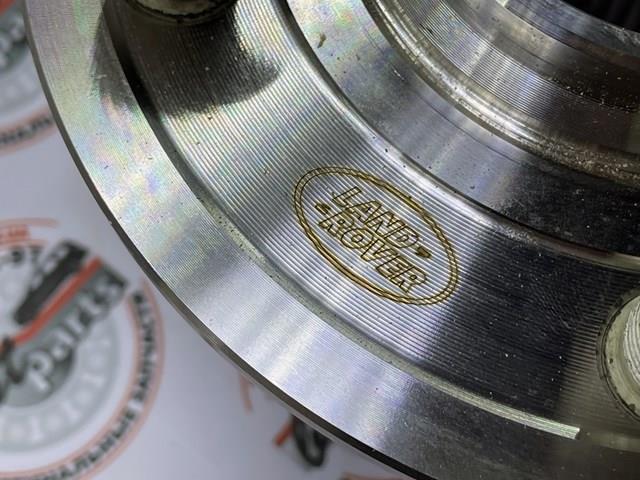 LR146814 Land Rover Маточина (передня)