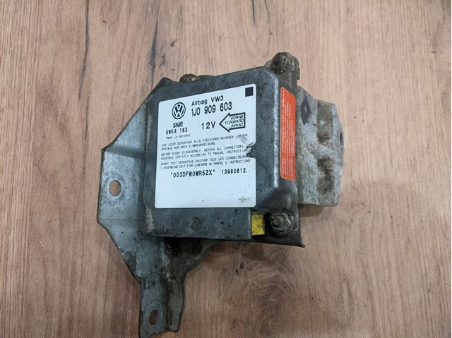 Модуль-процесор керування подушки безпеки 1J0909603 VAG