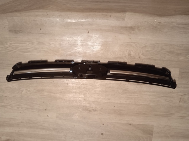 Решітка радіатора 32X105 Polcar