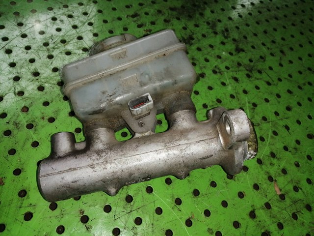 Головний гальмівний циліндр 26401AG010 Subaru