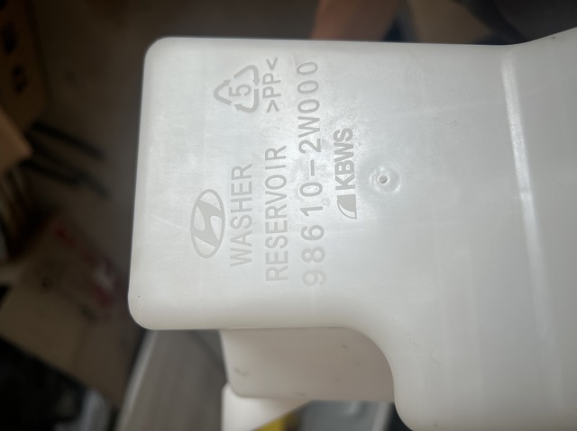 Бачок омивача 986102W000 Hyundai/Kia