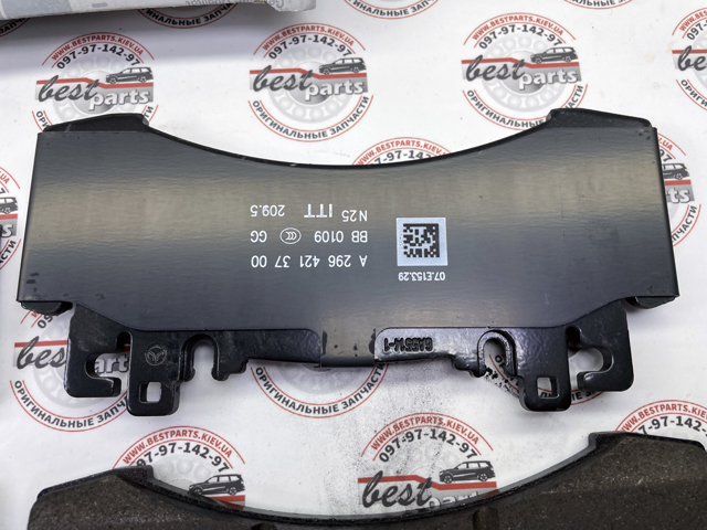 Передні тормозні колодки A0004213602 Mercedes