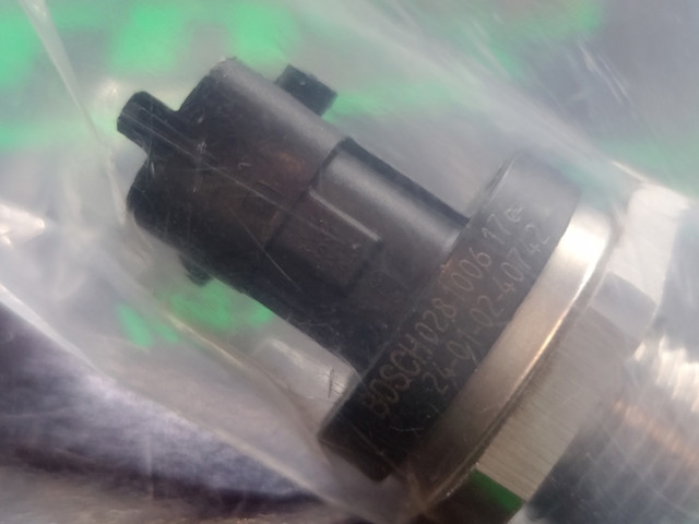 Датчик тиску палива Bosch 281006176 ціна, від 86.34 USD