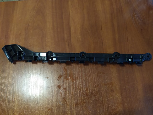 6410D535 Mitsubishi Напрямна заднього бампера, ліва
