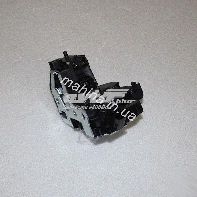 Замок передньої лівої двері A136105010 Chery
