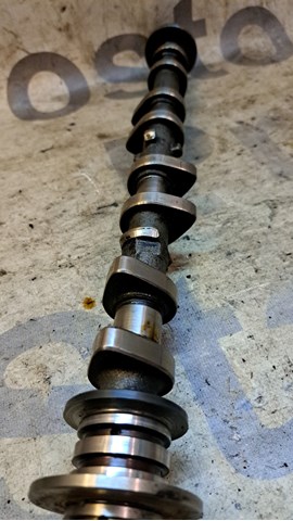 Вал розподільний на Toyota RAV4 III A3