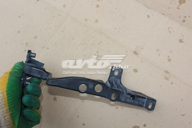 7L0805733 Porsche Кронштейн передньої панелі, лівий