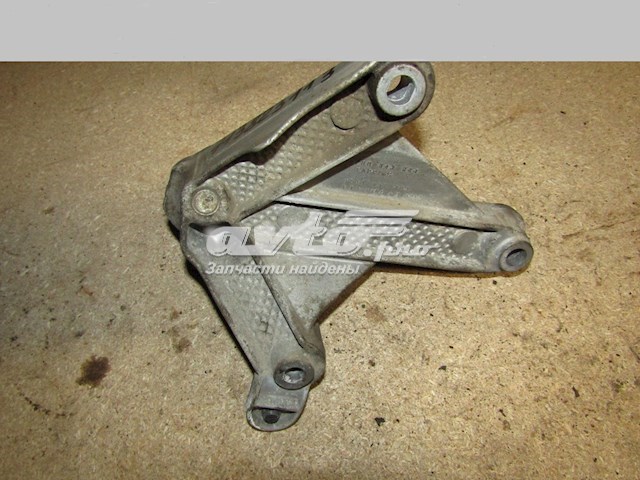 Кронштейн подушки КПП Nissan/Infiniti 8200043084
