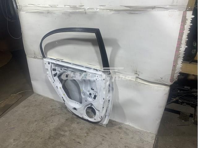 Купити Двері задні, ліві Toyota Avensis I T22