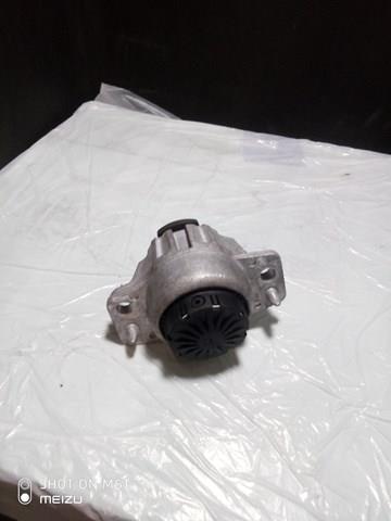 JK836A002GB Land Rover Кронштейн подушки (опори) двигуна, правої
