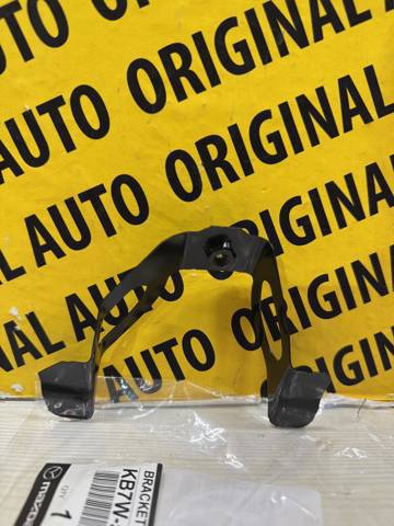 Кронштейн кріплення крила переднього лівого, передній KB7W5422Y Mazda