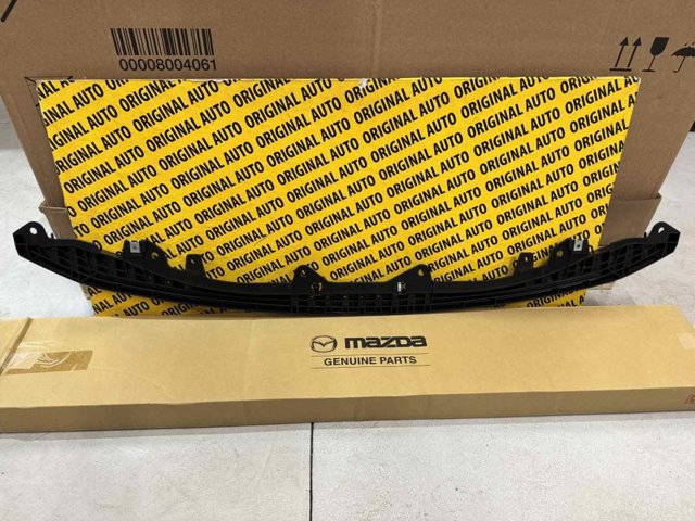 Спойлер переднього бампера BCKA500S0B Mazda