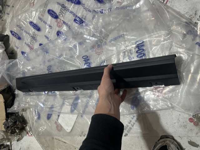 BK31V10155AF5YZ9 Ford Накладка зовнішня (молдинг) порога, передня ліва